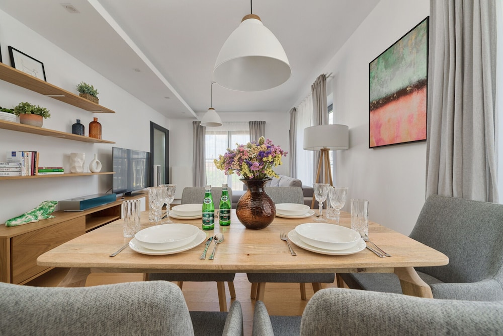 Walońska 16 by Renters Prestige view 4