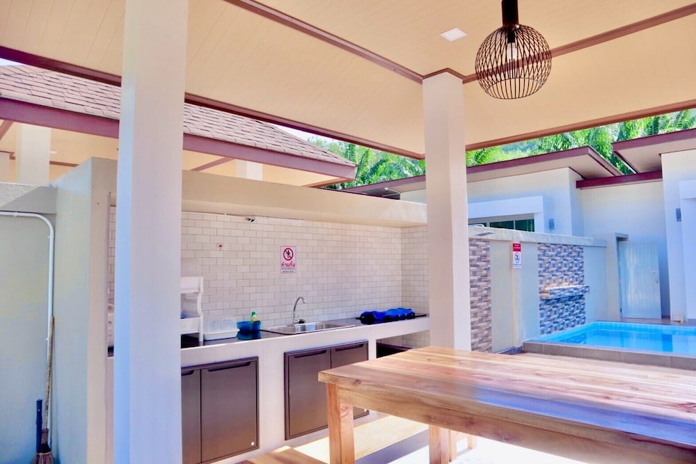 Le poulet poolvilla khanom