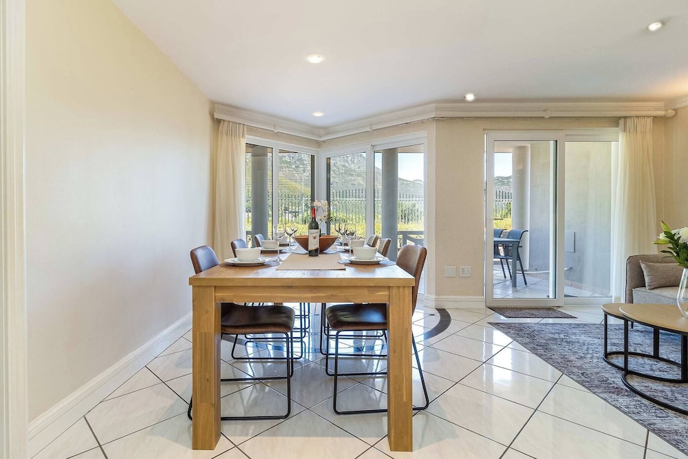 Beachfront Villa, Beach Club, Houtbay