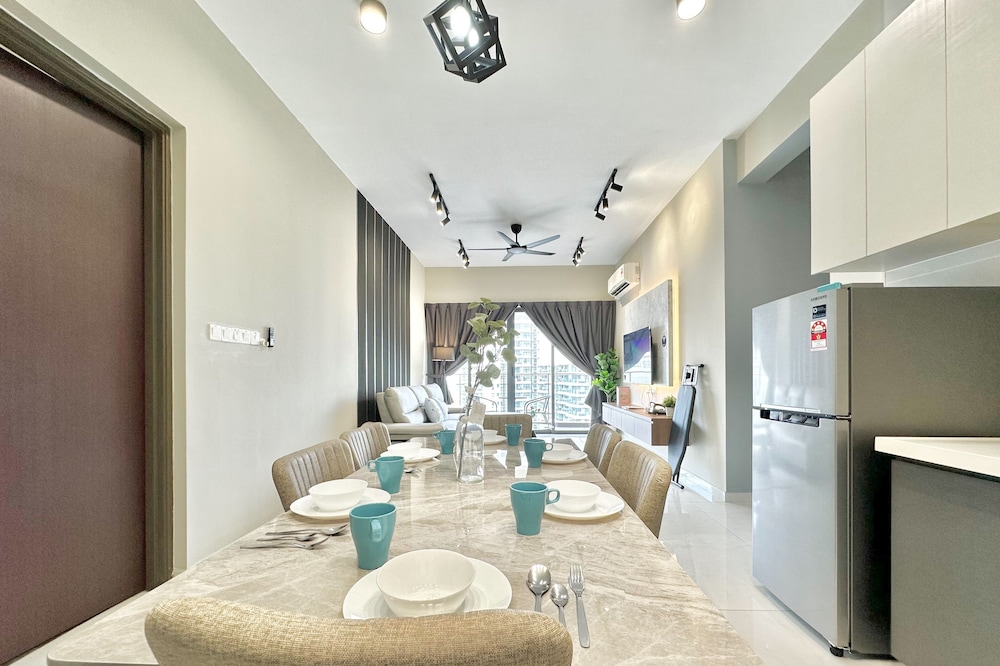 Country Garden Danga Bay Sea View Homestay by Stayrene
