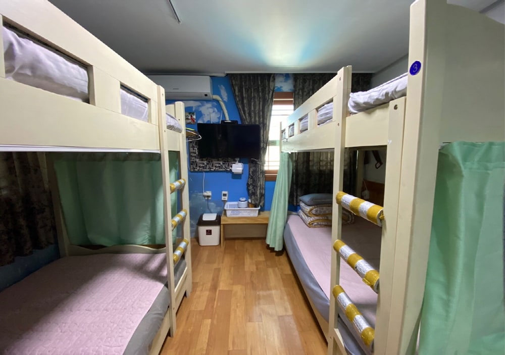 Gudeok Guest House - Hostel