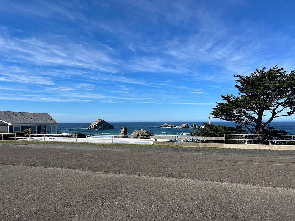 Sunset Oceanfront Lodging