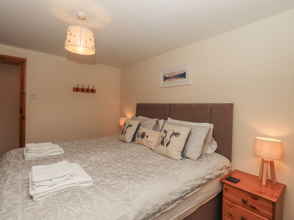 Howes Beck Cottage view 4