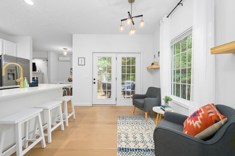 Gorgeous 2BDR Home near Downtown