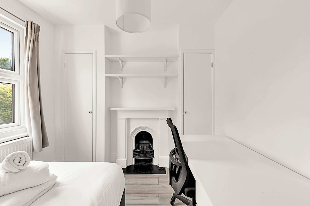 Bright and Newly Furnished Acton Apartment