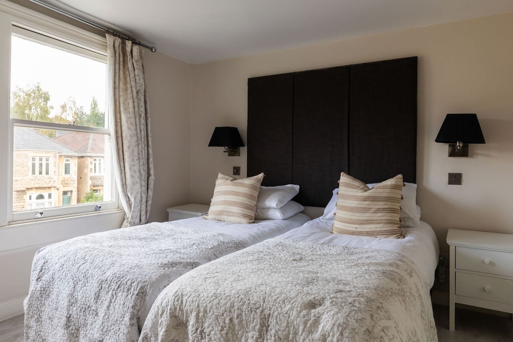 Stylish 4-bedroom Townhouse in the Heart of Bath
