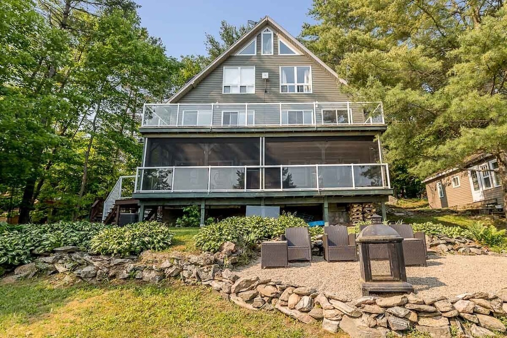 Muskoka Lakeshore Cottage Bliss