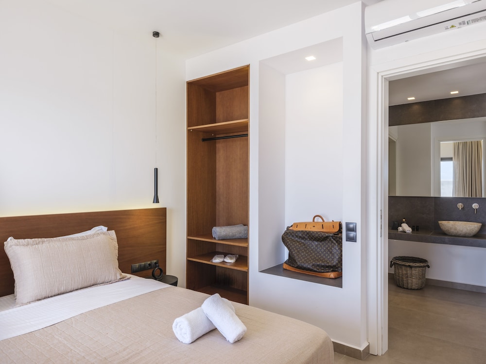 Evi Suites & Villas