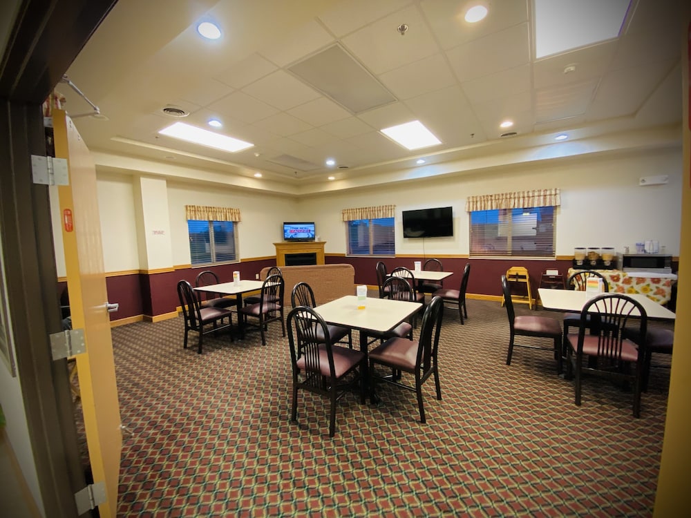 Herington Inn & Suites view 3