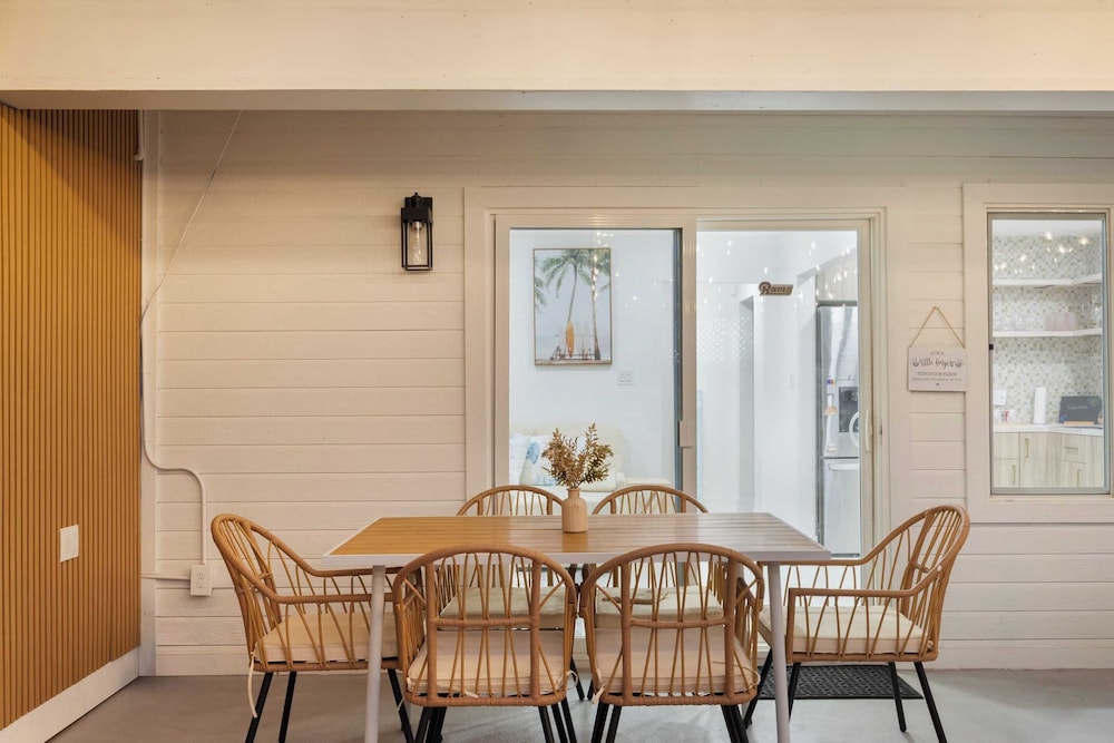 Steps to the Beach, Firepit & Patio Long-term Newport Beach Stay Coastal Cove