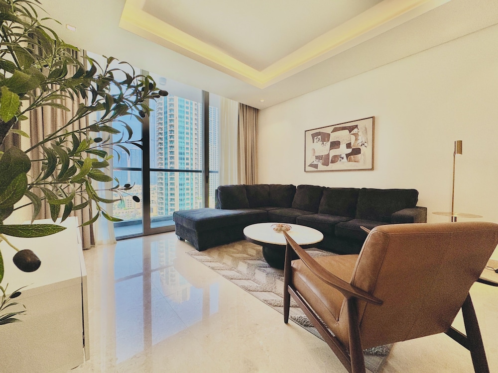 Venduras Chic 1BR Burj Views Sterling