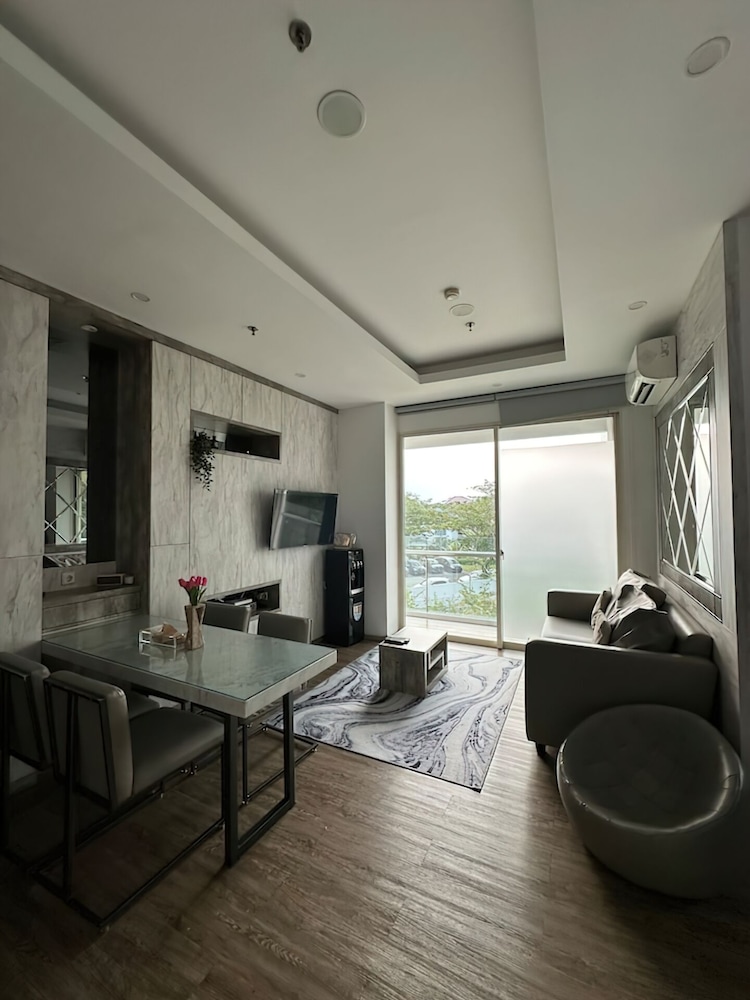 Lush Lakeside - Citra Luxury Apartments