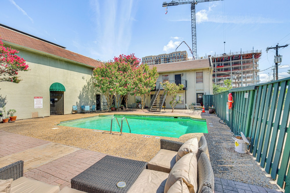 Dallas Condo in Walkable Knox Street District!