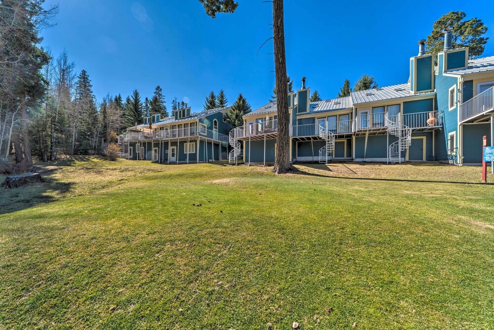 Cloudcroft Townhome on Golf Course w/ Deck! view 5