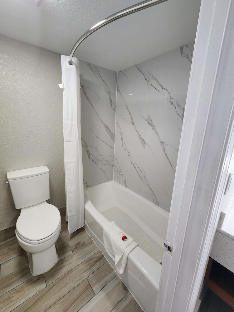 San Antonio Vacations - Americas Best Value Inn Longview - Property Image 1