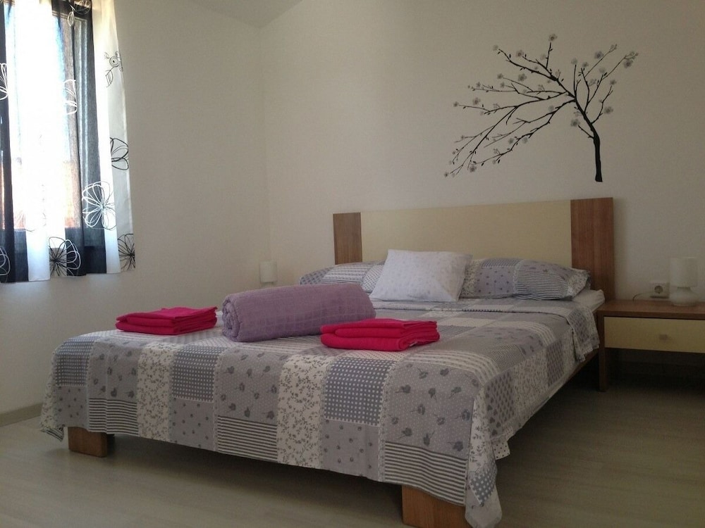 Franco - Secluded Paradise - A3 Franceska