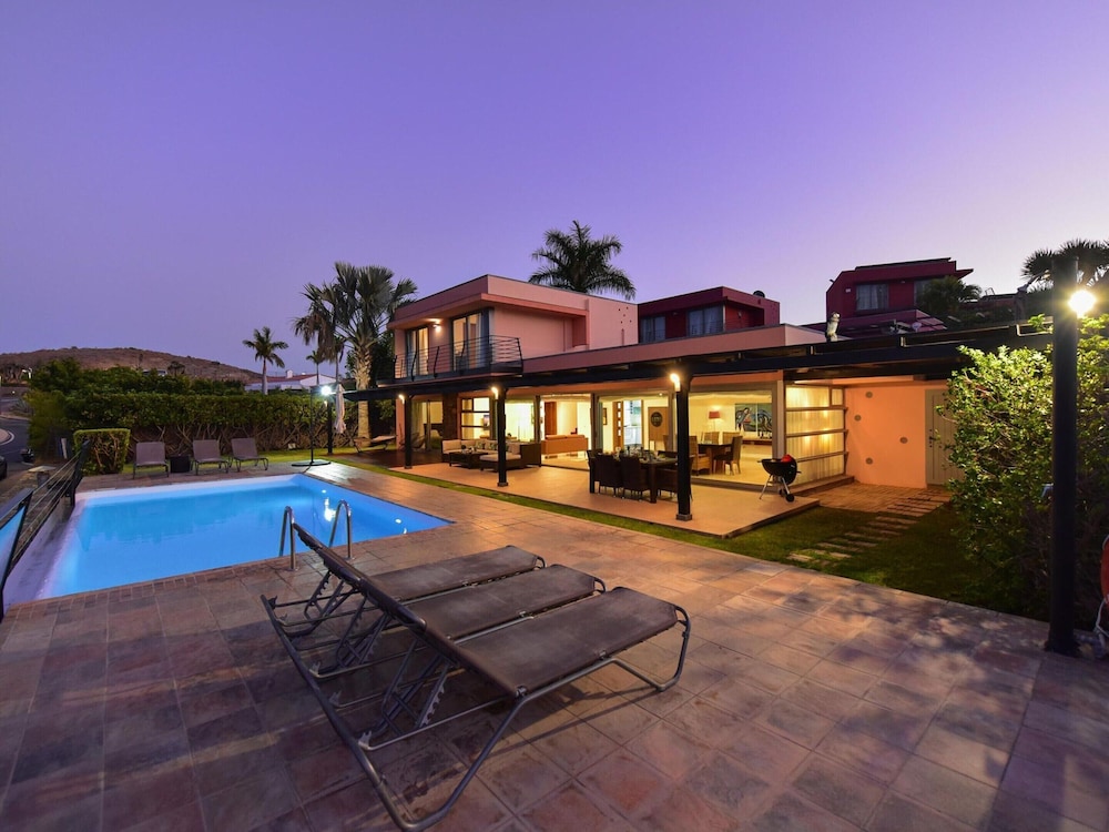 Villa With Private Pool in the Golf Resort