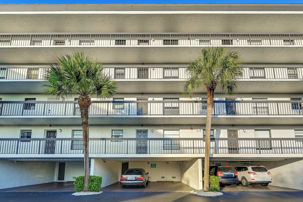Oceanside Marco Island Retreat: Pool & Tennis!