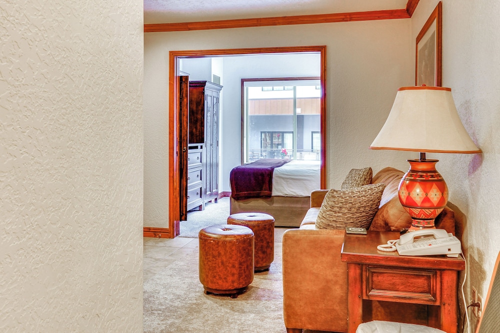 Walk to Ski Lift: Resort Condo in Park City!