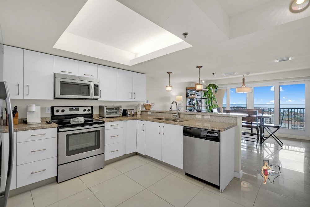 Bahia Mar-Solare Beachfront & Two Pools