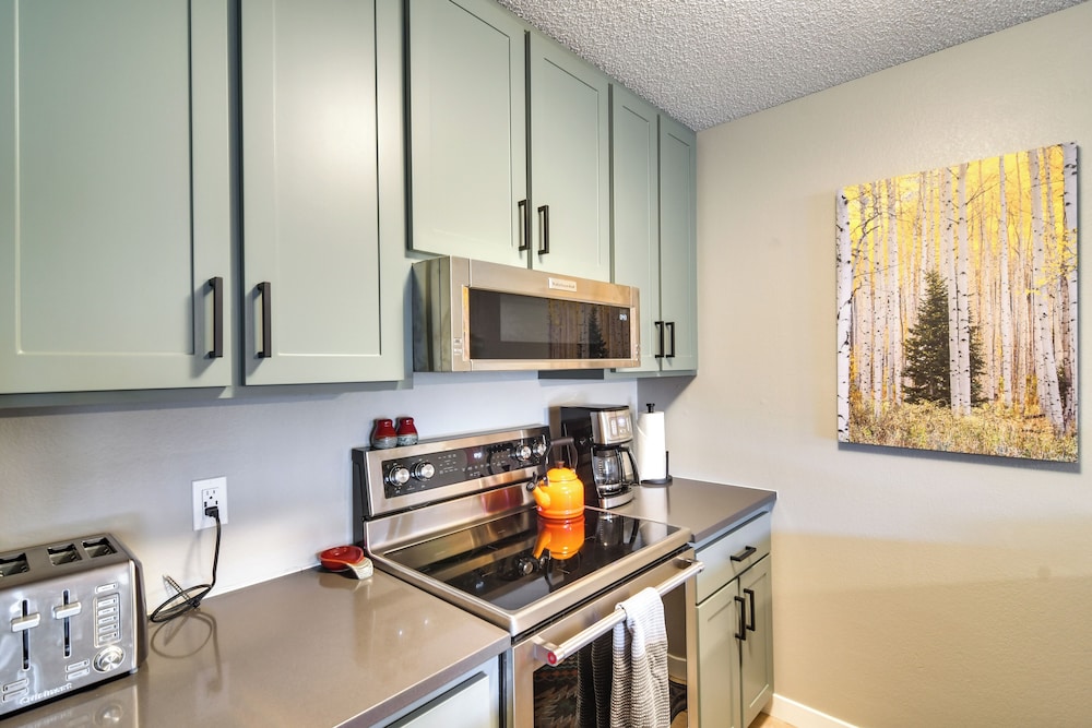 Elevated Fraser Condo w/ Mountain View & Amenities