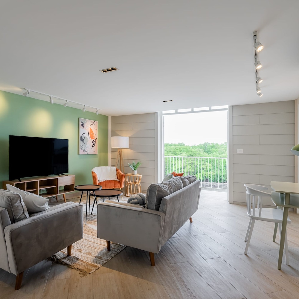 w Elegant 3BR With Modern Terrace in Panama