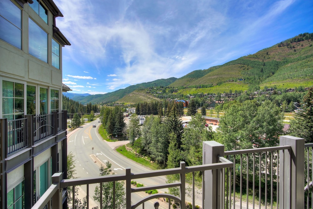 3 BR Ritz-Carlton Residence with Valley Views by RedAwning - Save 20% on 7+ Nights!