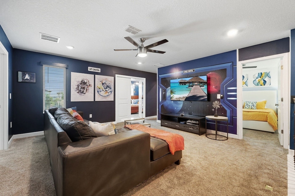 ChampionsGate Resort 10 Bedroom Vacation Home - Includes resort clubhouse amenity access! 10 Home