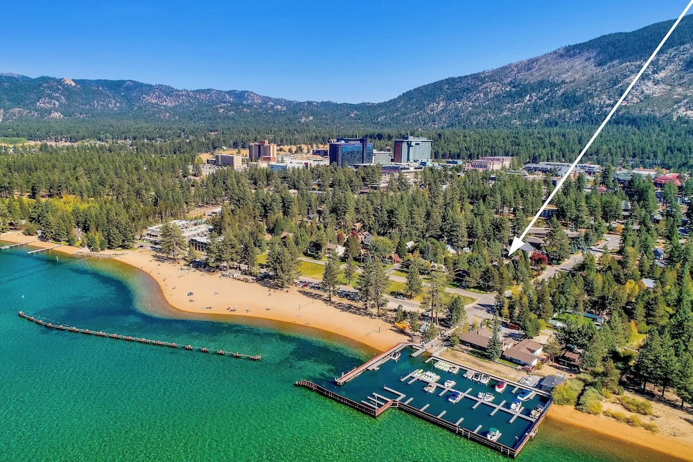 853p Lakeside Beach 4 Bedroom Home
