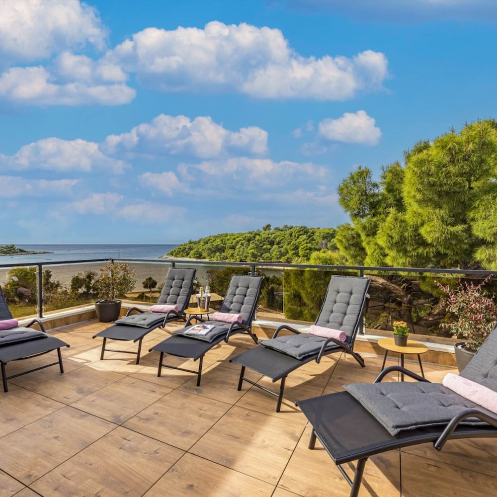 Villa Palma - Seaside Luxury Villa for 6 Person