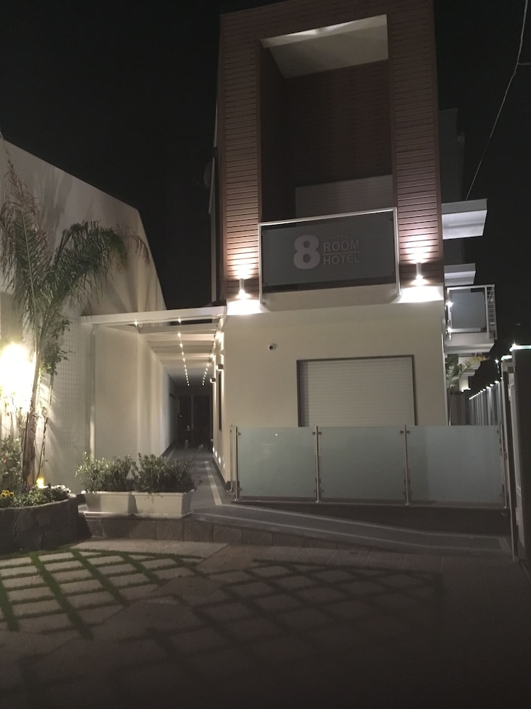 8 Room Hotel
