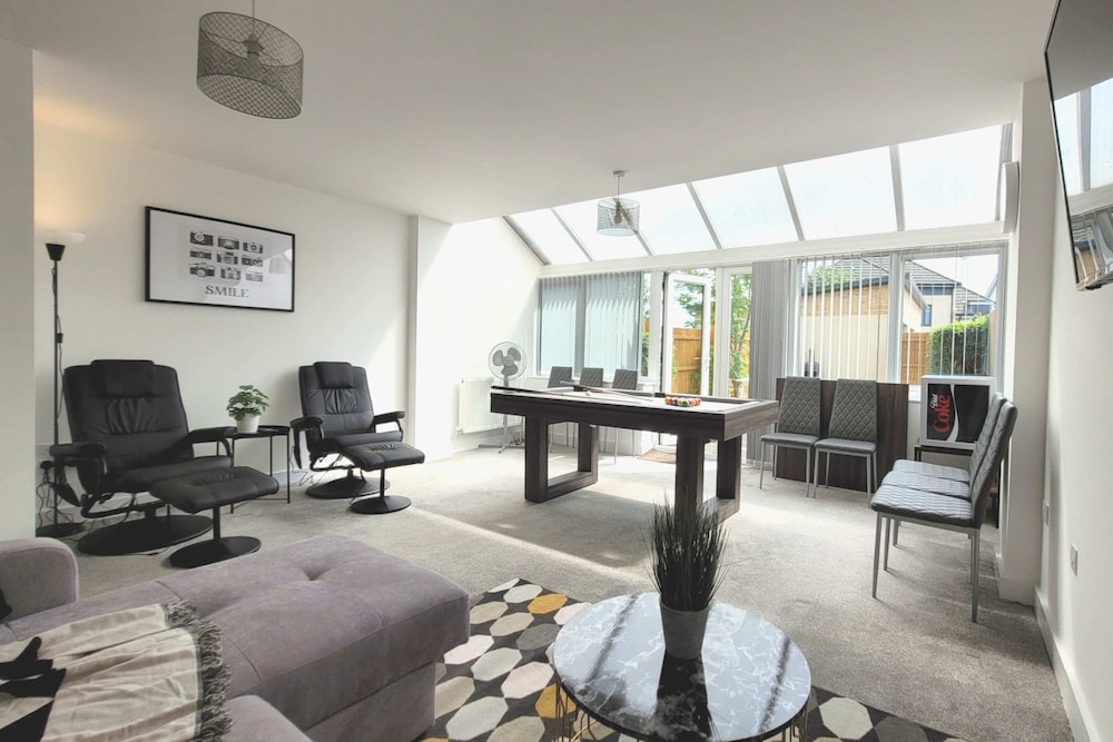 Last Minute Deals 4BR House of Four Chimneys