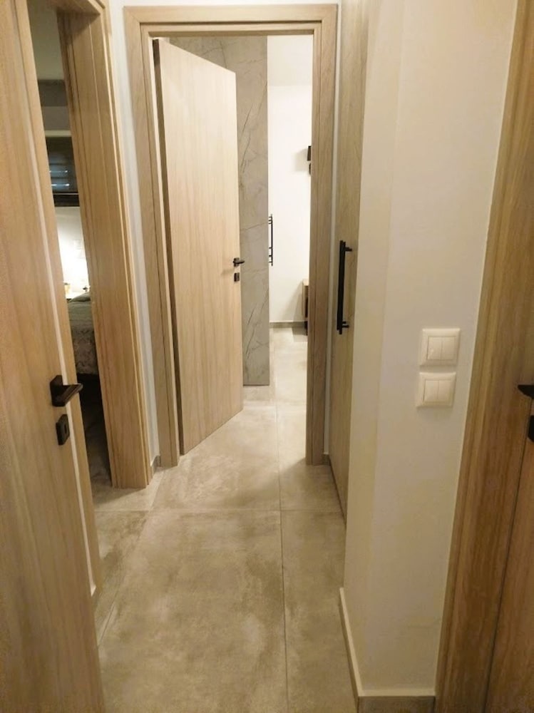 Frank Jimmy s Apartment I