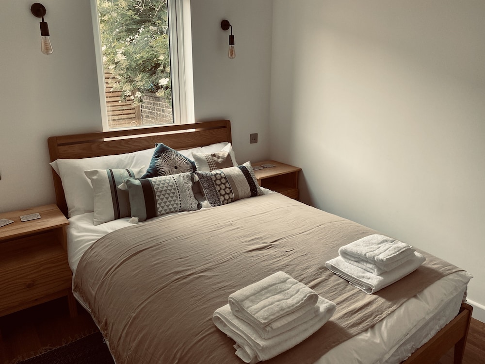 Stunning 2-bed Self Contained Oasis in Eastbourne view 4