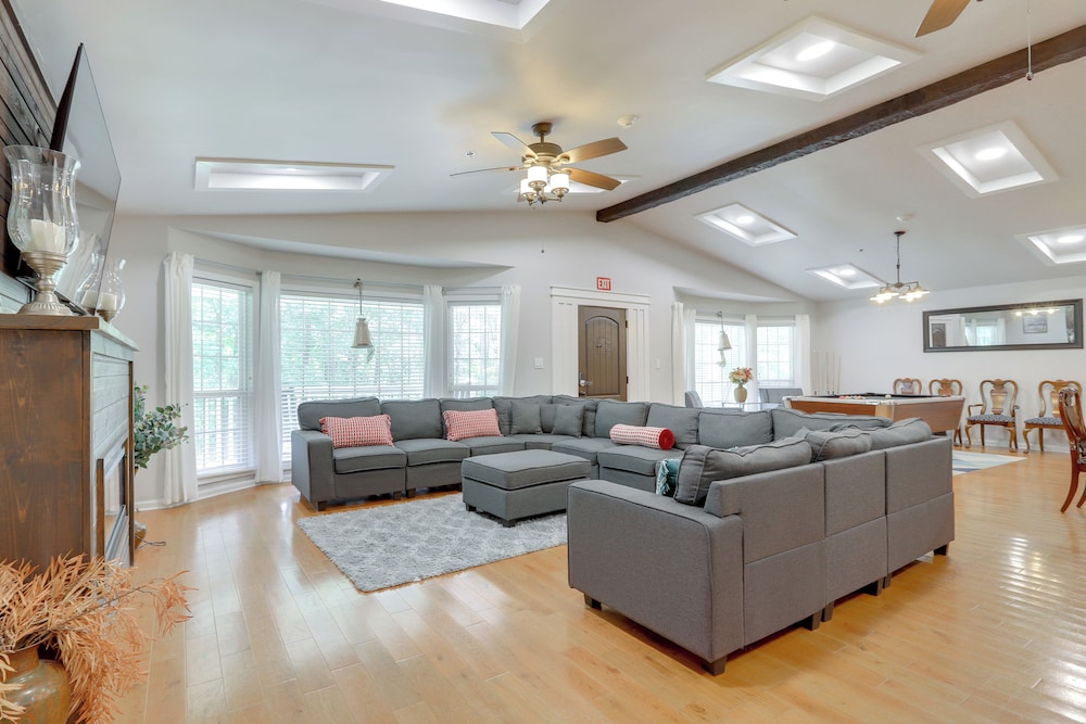 Ideal for Reunions & Retreats: Brooks Getaway!
