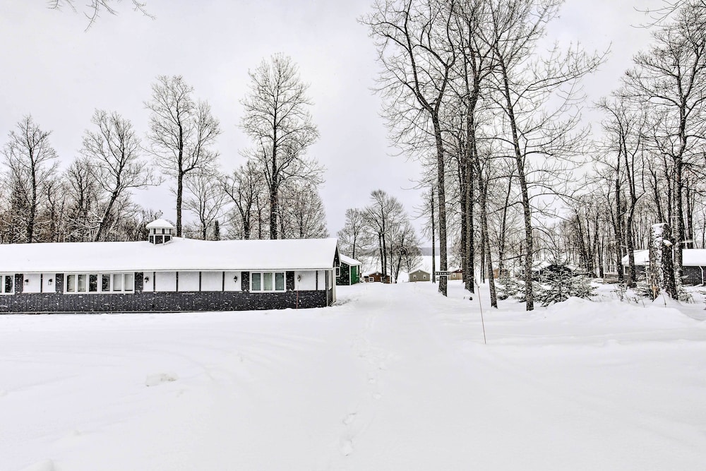 Tranquil Marenisco Cabin on Lake Gogebic! view 3