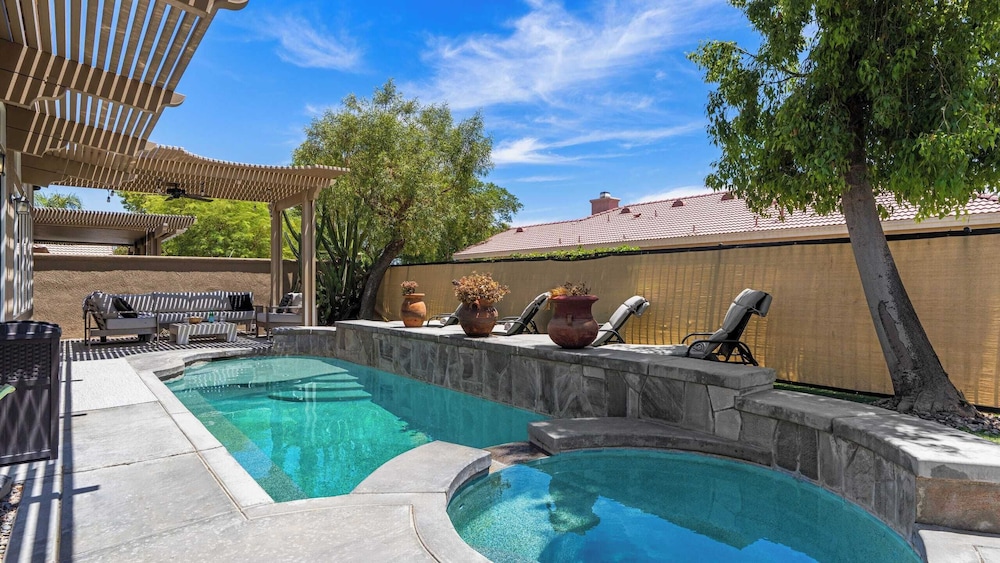 Designer Desert Oasis w/ Pool, Hot Tub, Outdoor Lounge The Riley by Avantstay