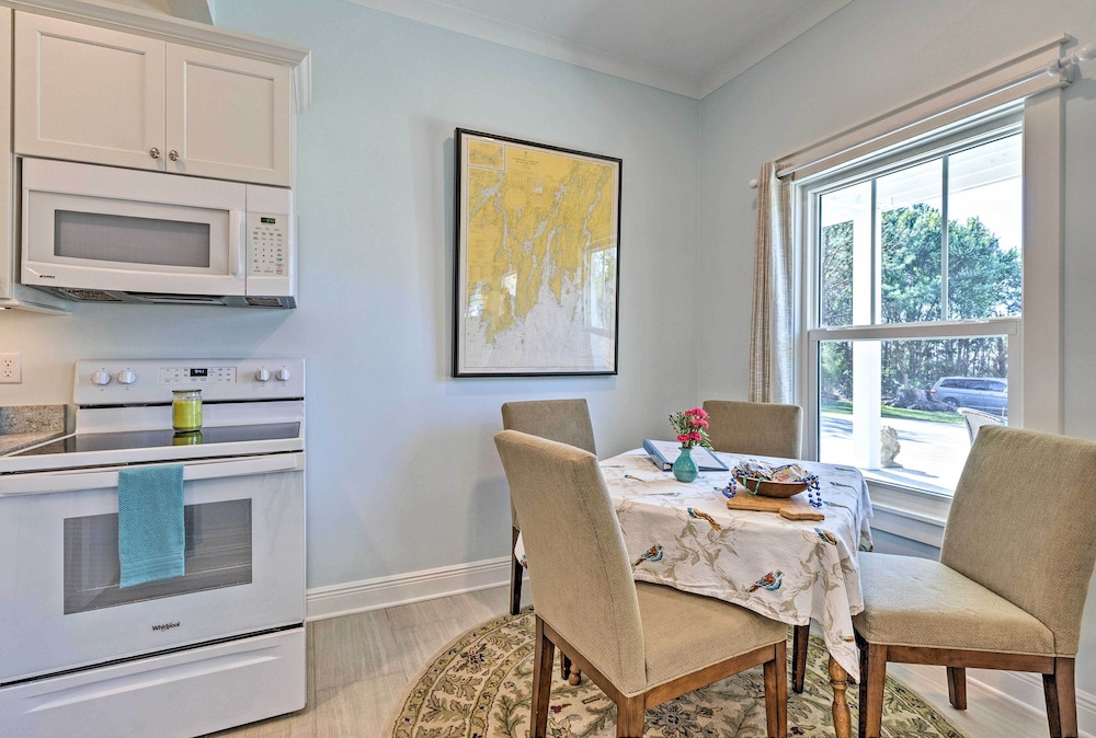 Harbor Oaks Haven: Walk to Front Beach & Downtown! view 5
