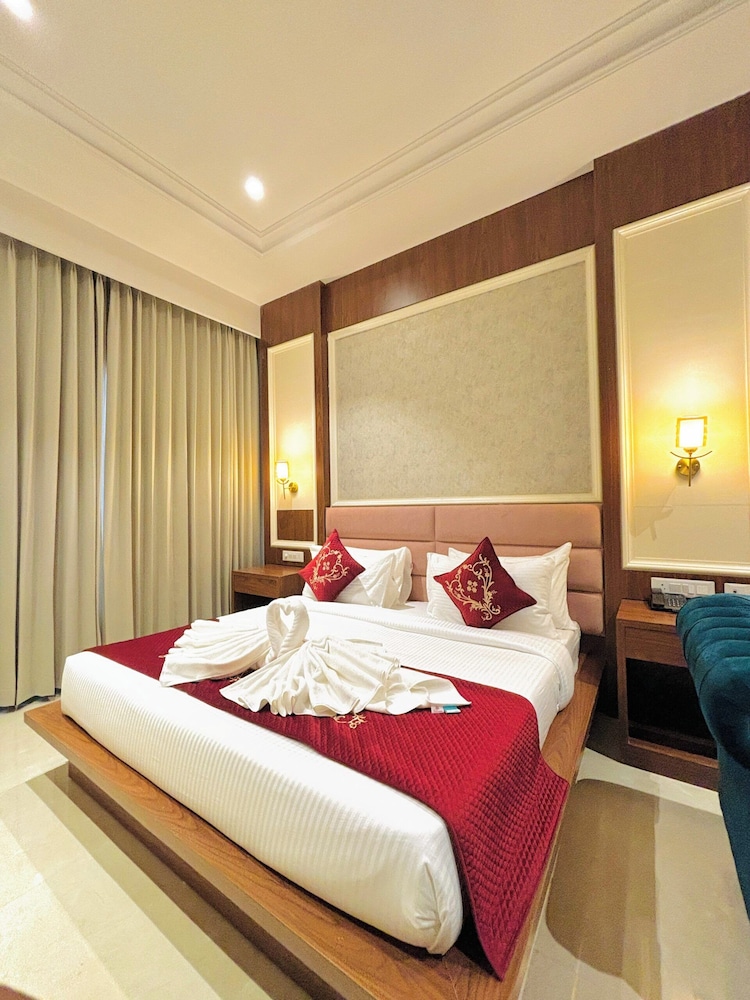 HOTEL SUKH FARM