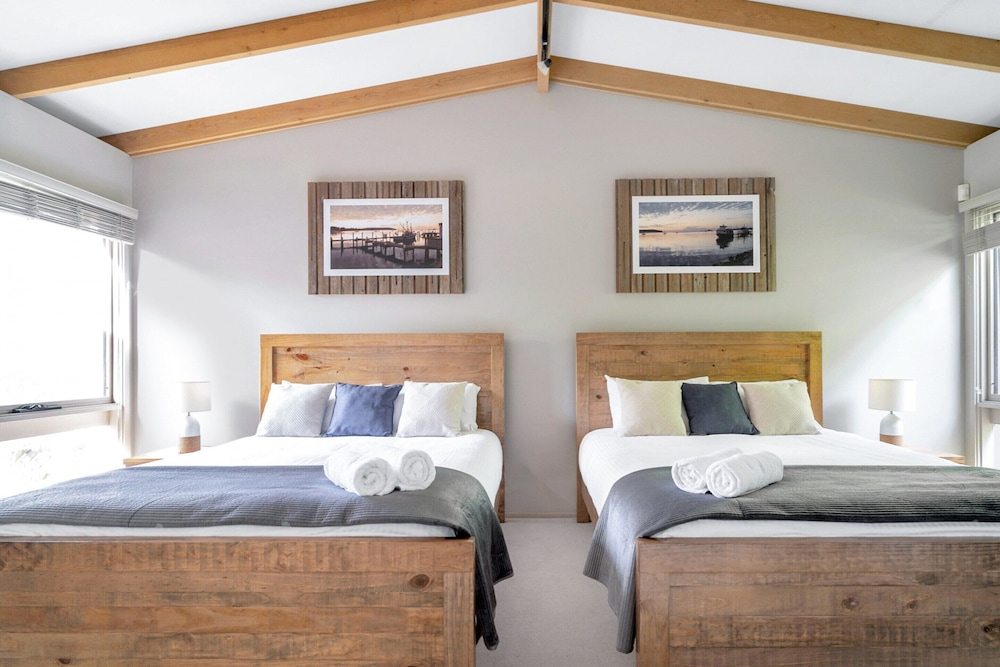 Secluded 3-bed Retreat Moments to the Beach
