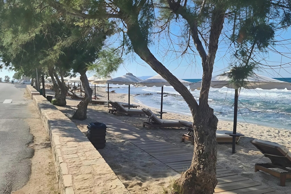 Zoi's SeaView House