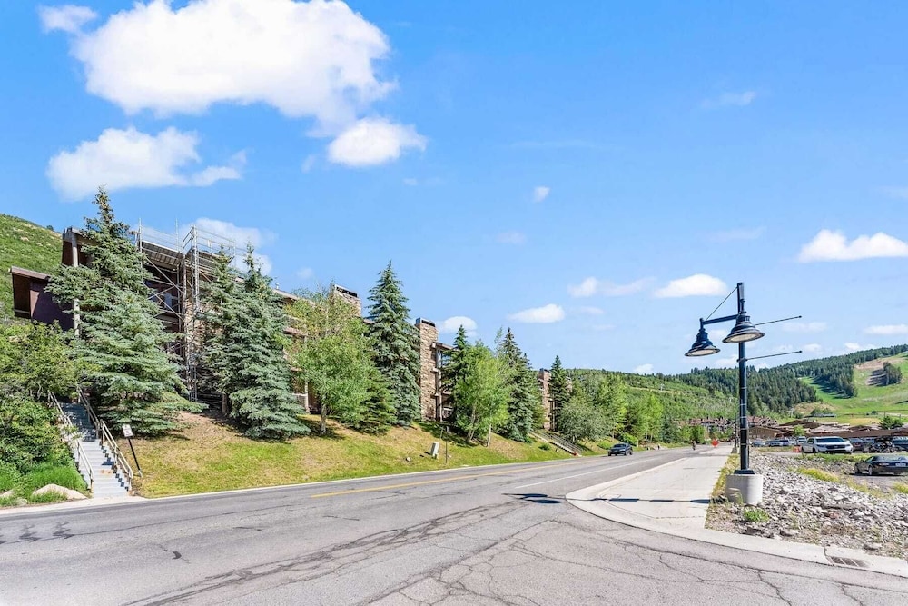 Walk to Slopes Hot Tub + Balcony + Views Mins to Main Street Deer Valley Haven by Avantstay