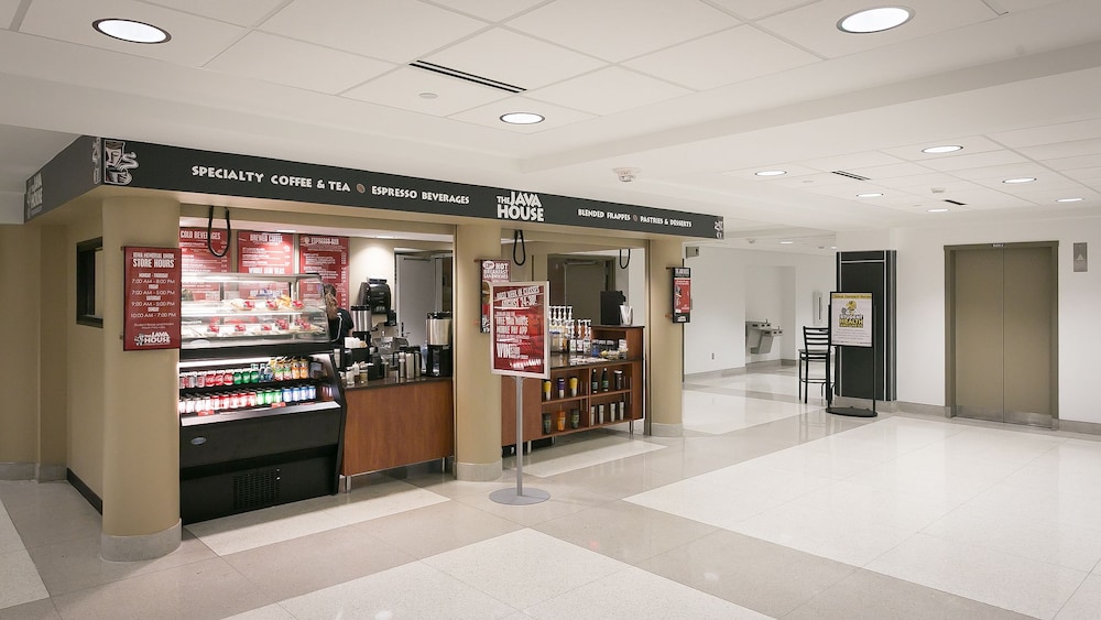 Cedar Rapids Vacations - Iowa House Hotel - Property Image 5