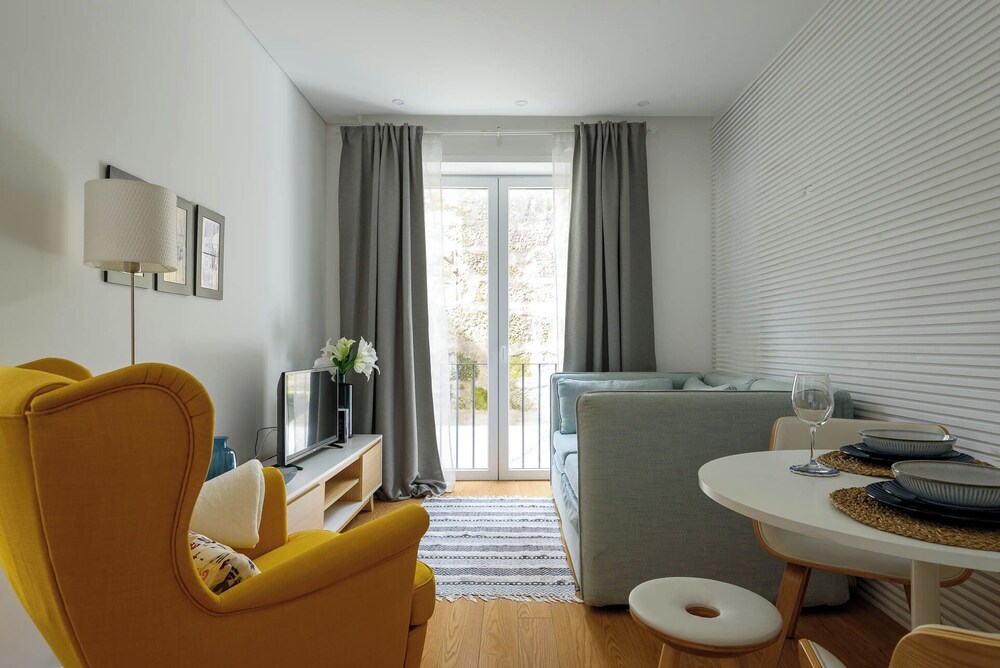 Almad3 Stylish Almada Hide-away