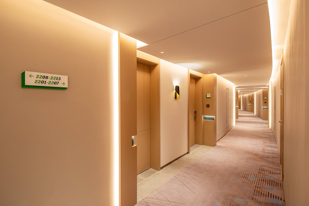 Holiday Inn Shanghai Nanjing Road by IHG 40