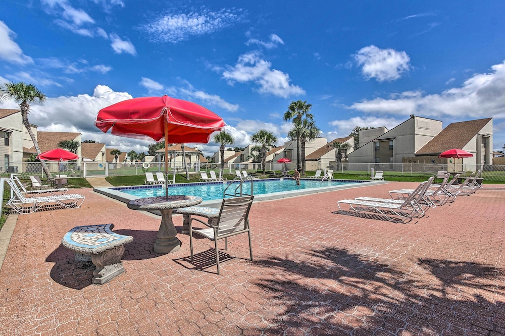 Walk to Pool & Beach: PCB Resort Getaway w/ Porch