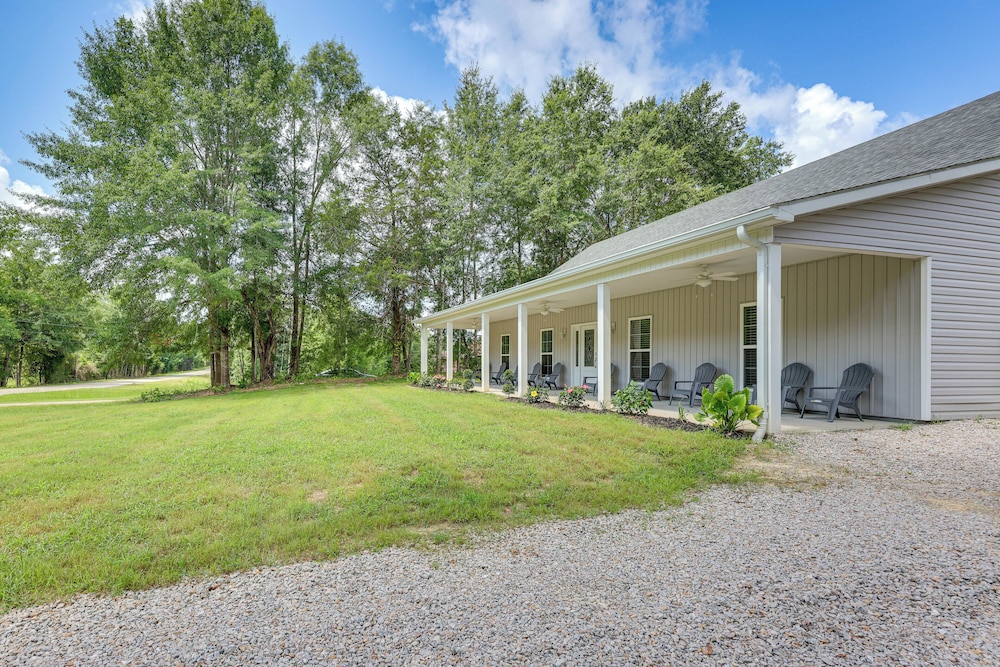 11 Mi to Troy University: Family Home w/ Yard