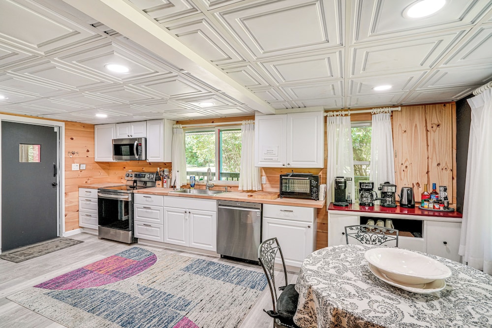 Family-friendly Richmond Cottage w/ Private Yard