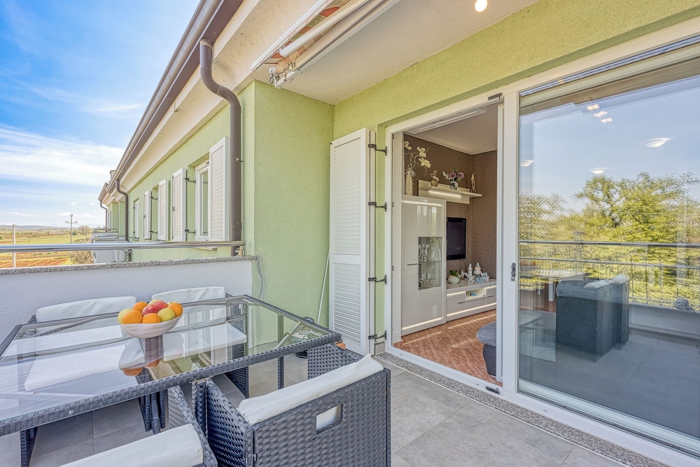 Sea Breeze Residence Mariella