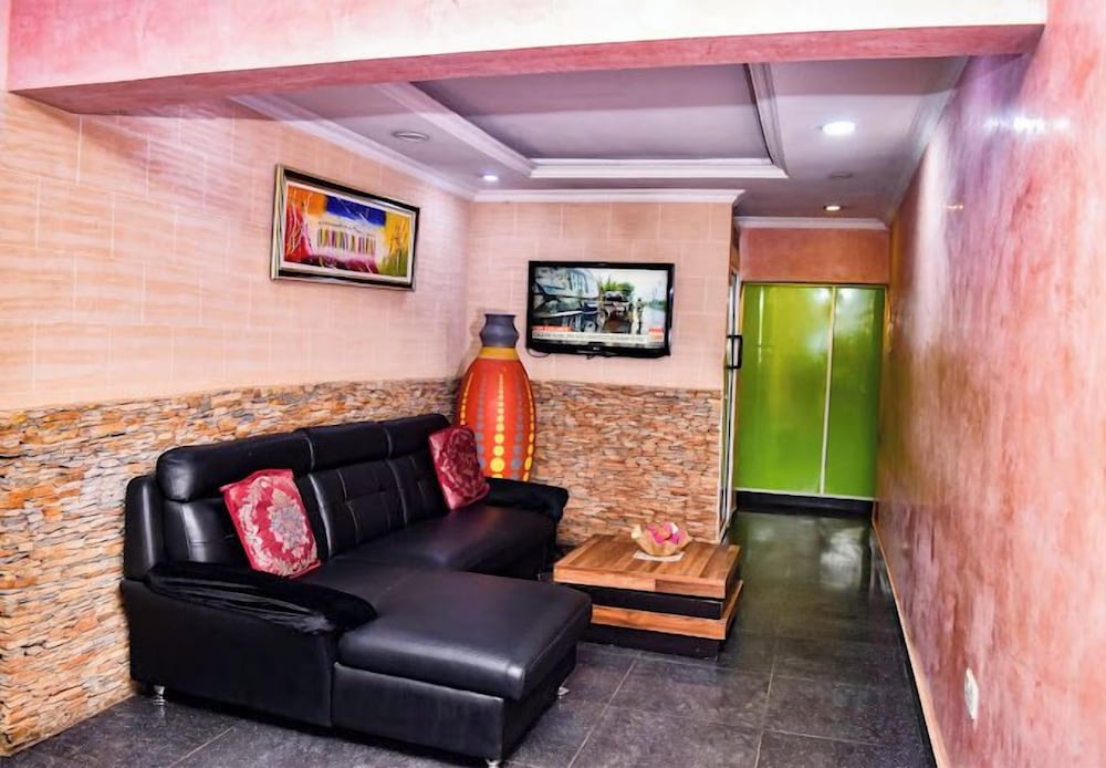 CANDOW HOTEL